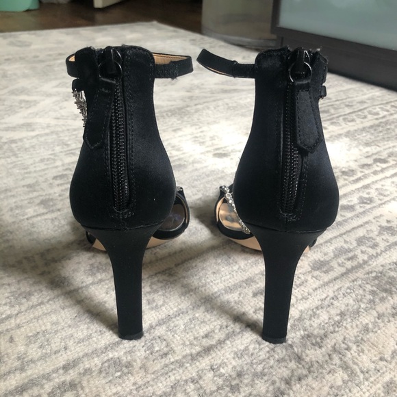 NIB Badgley Mischka Erika Crystal Cross Strap - Picture 5 of 7